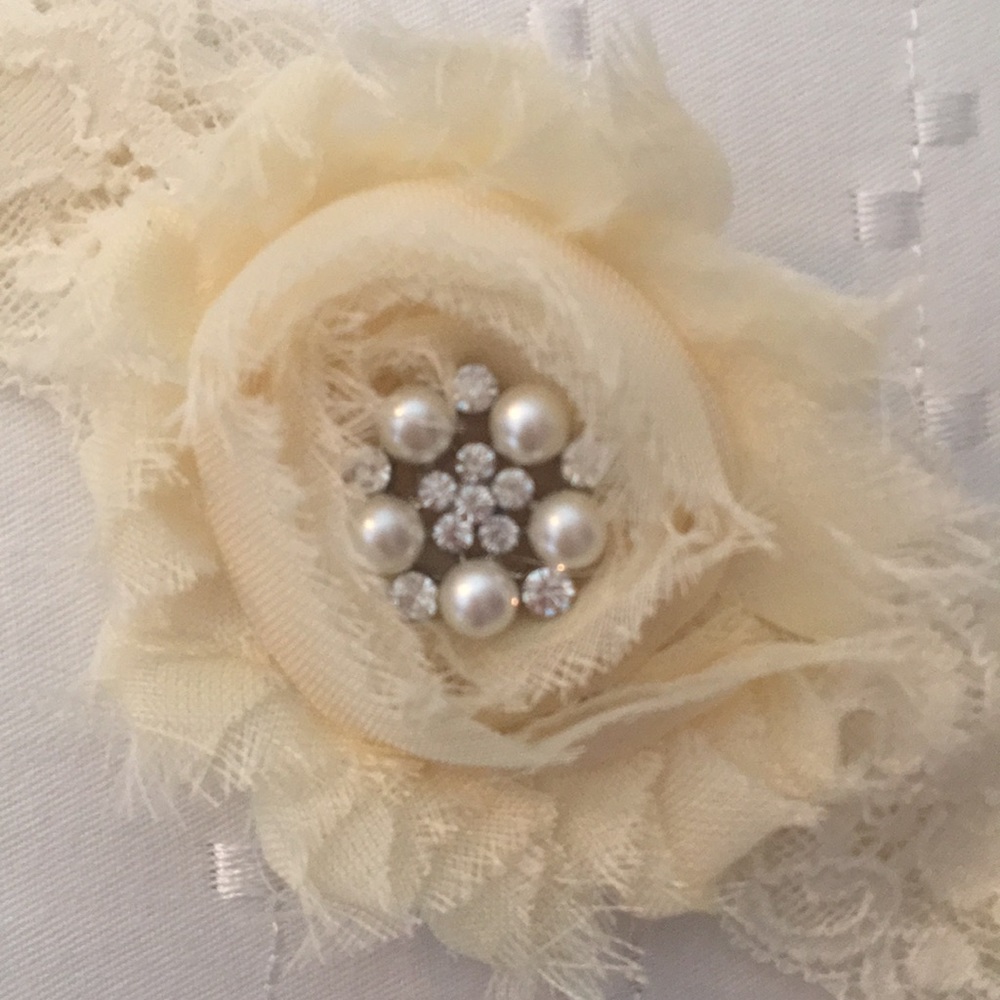 💎STUNNING Lace/Jeweled Baby Headband💎 NEVER WORN